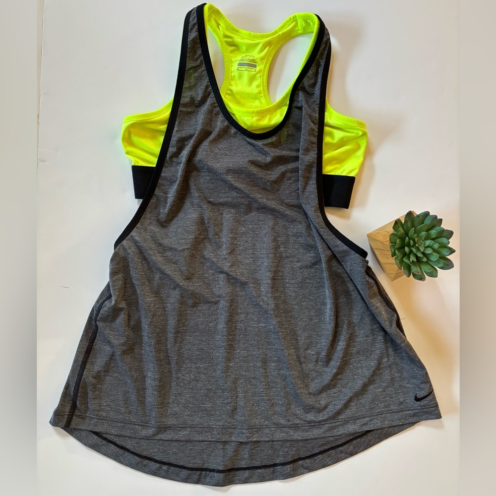 Nike DRI FIT 2-in-1  Tank with Built in Bra (M)
